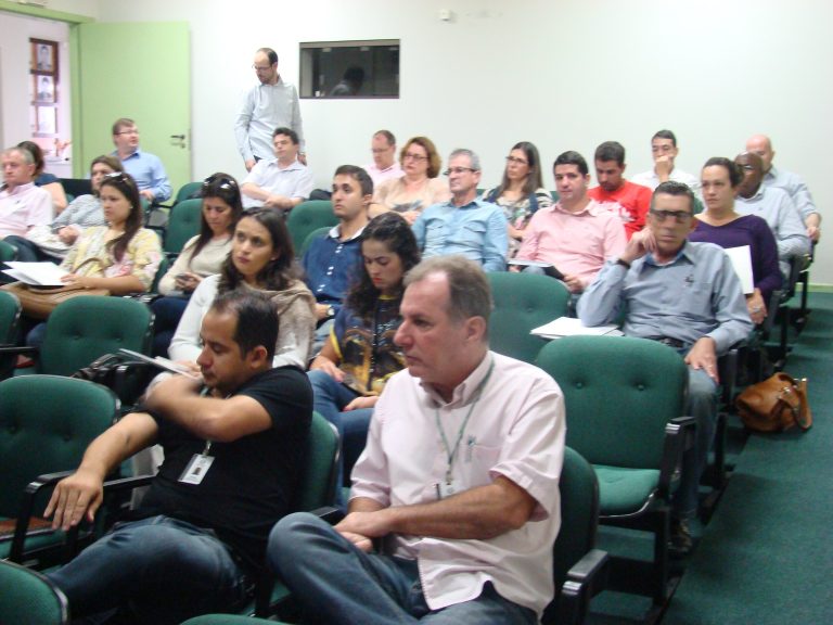 Read more about the article AMUREL e Caixa promoveram evento para gestores municipais de convênios