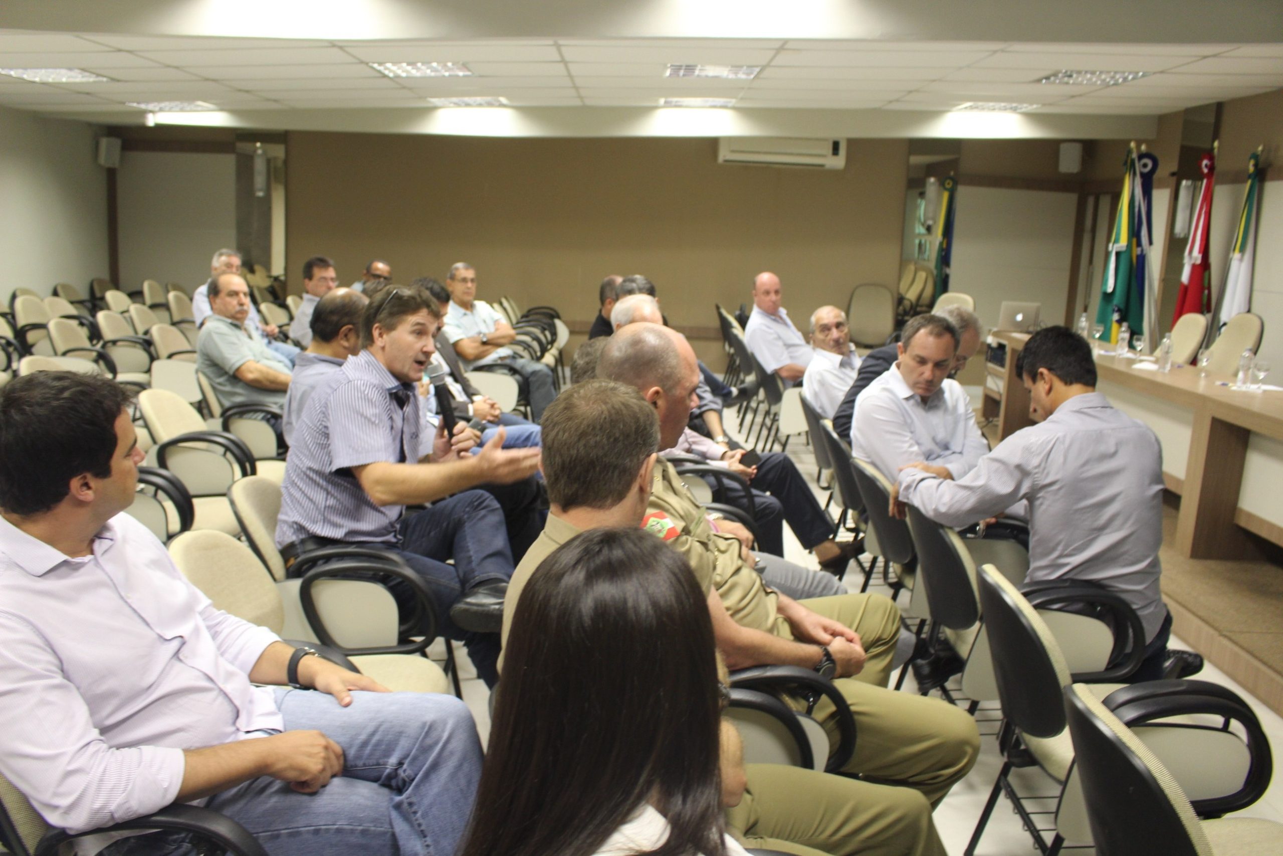 You are currently viewing AMUREL participa de reunião que pode ser o início de plano de desenvolvimento econômico