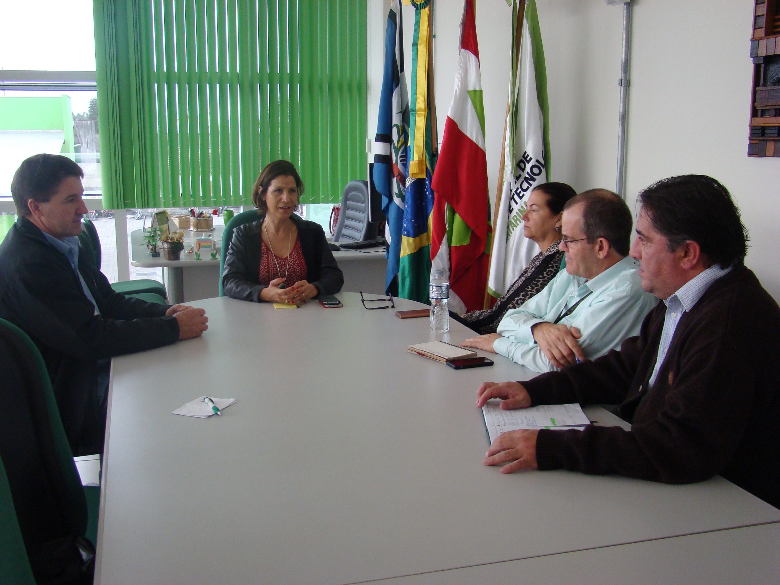 You are currently viewing Visita ao Ifsc aproxima a AMUREL à instituição federal de ensino