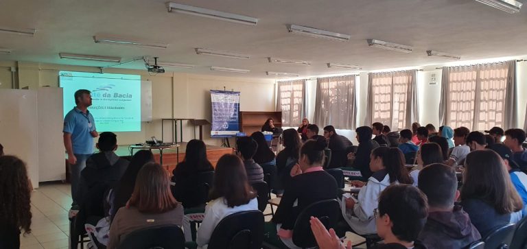 Read more about the article Comitê da Bacia faz palestra em escola de Tubarão