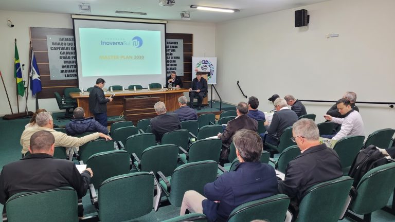 Read more about the article Prefeitos debatem assuntos importantes em Assembleia