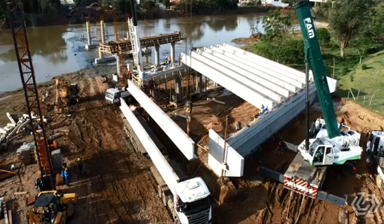 Read more about the article Vídeo mostra primeiro vão com vigas na ponte Tubarão – Capivari de Baixo