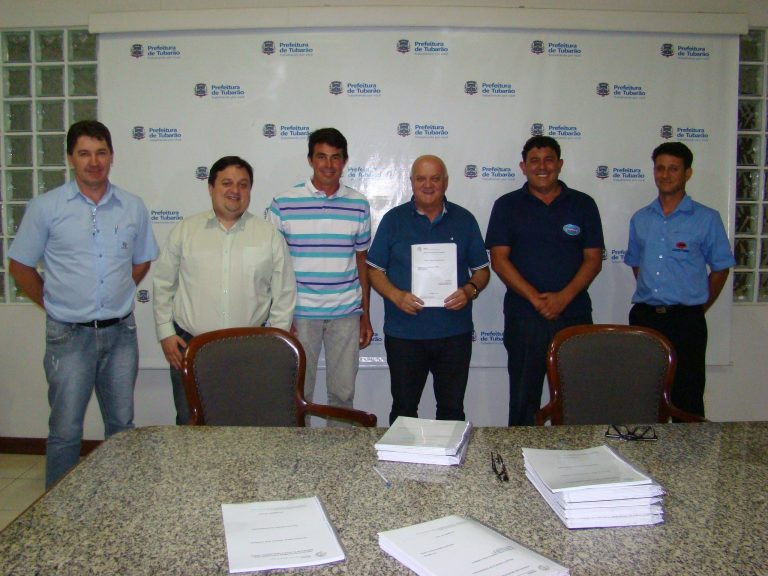 Read more about the article AMUREL entrega a Tubarão projeto de pavimentação da estrada geral do Sertão dos Corrêas