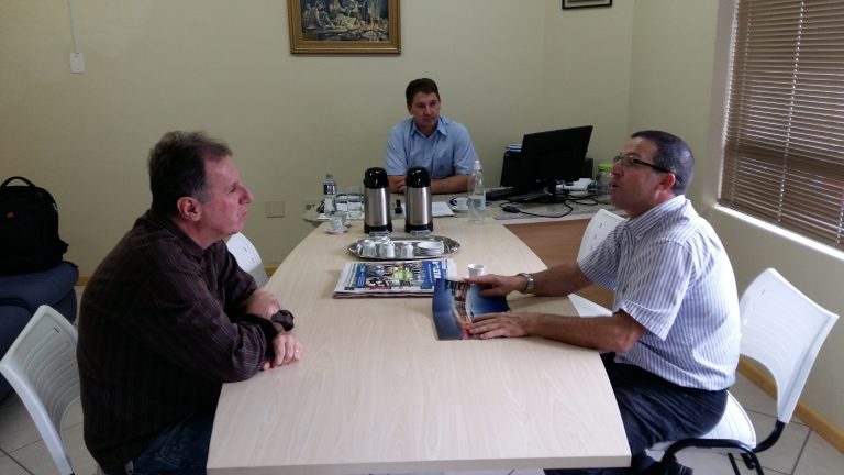 Read more about the article Prefeito de Treze de Maio visita AMUREL para tratar de projetos