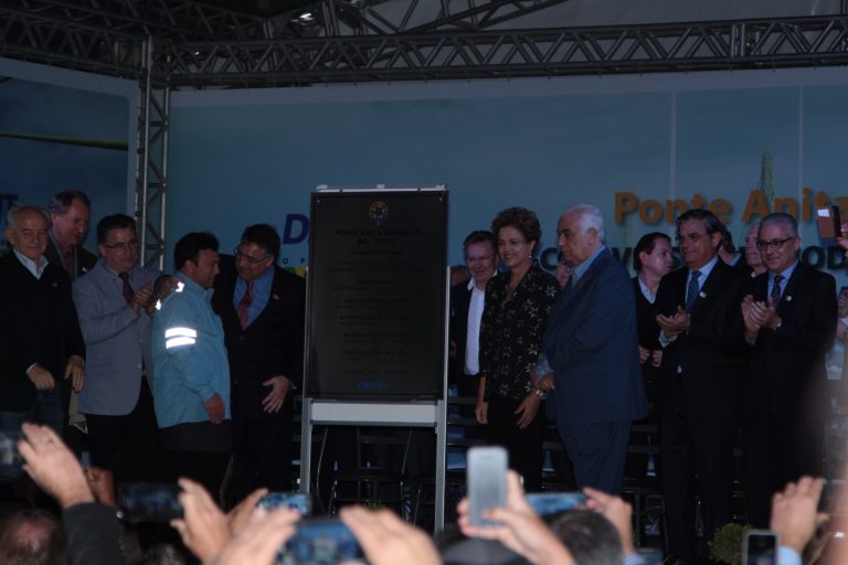 Read more about the article Histórico: presidente Dilma inaugura Ponte Anita Garibaldi, penúltimo gargalo da BR-101