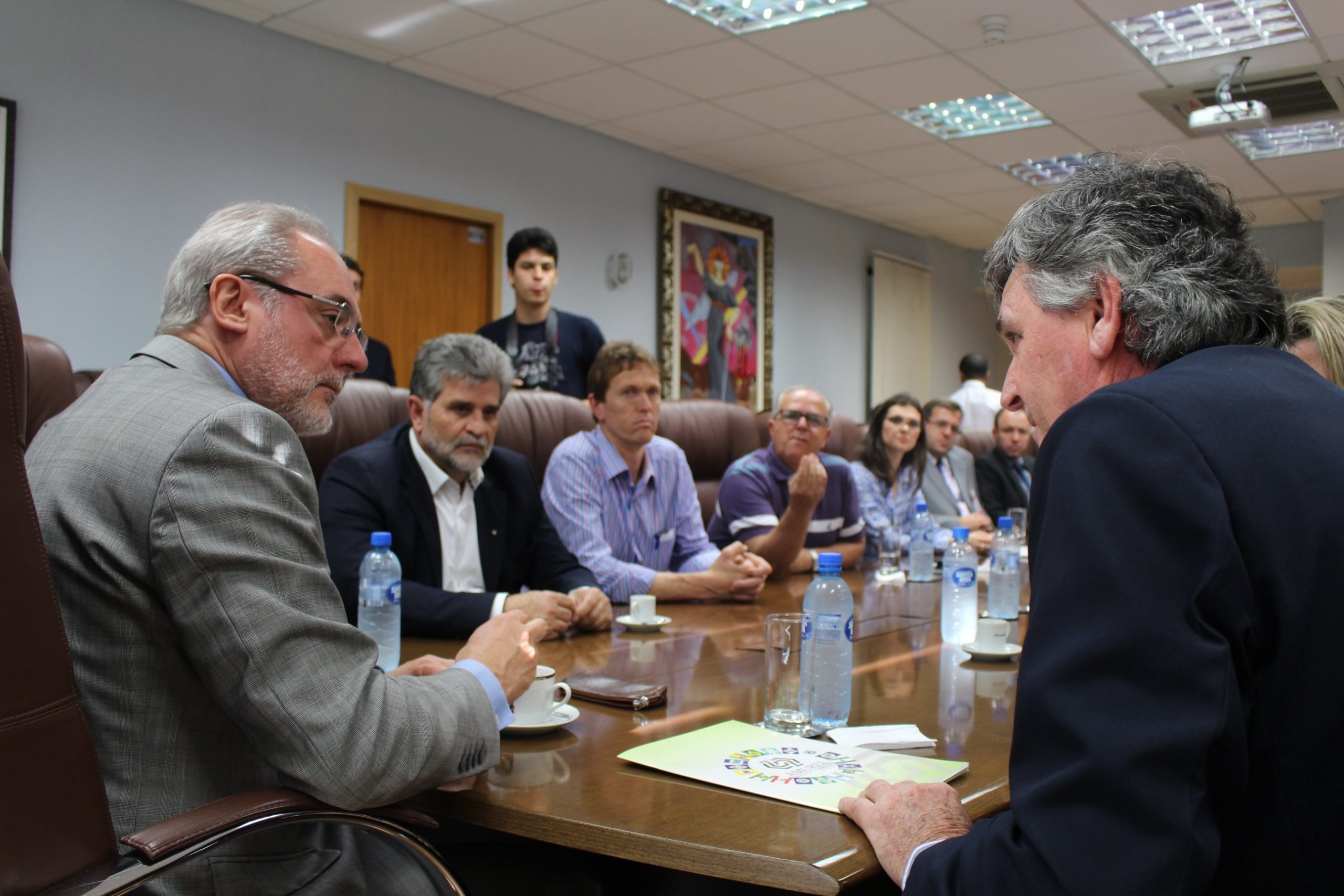 You are currently viewing Em audiência com presidente do TJ, AMUREL e prefeitos pedem que judicialização seja revista