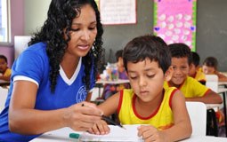 You are currently viewing Aprovada em Comissão PEC que aumenta limite de gastos com servidores da Saúde e Educação