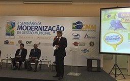 You are currently viewing Modernizar a gestão pode ser um caminho de enfrentar a crise nos Municípios, aponta Seminário