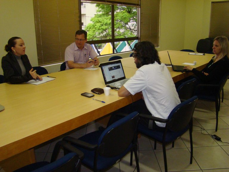 Read more about the article Publicidade e divulgação em período eleitoral foi um dos temas da reunião do Colegiado de Assessores de Comunicação da Amurel