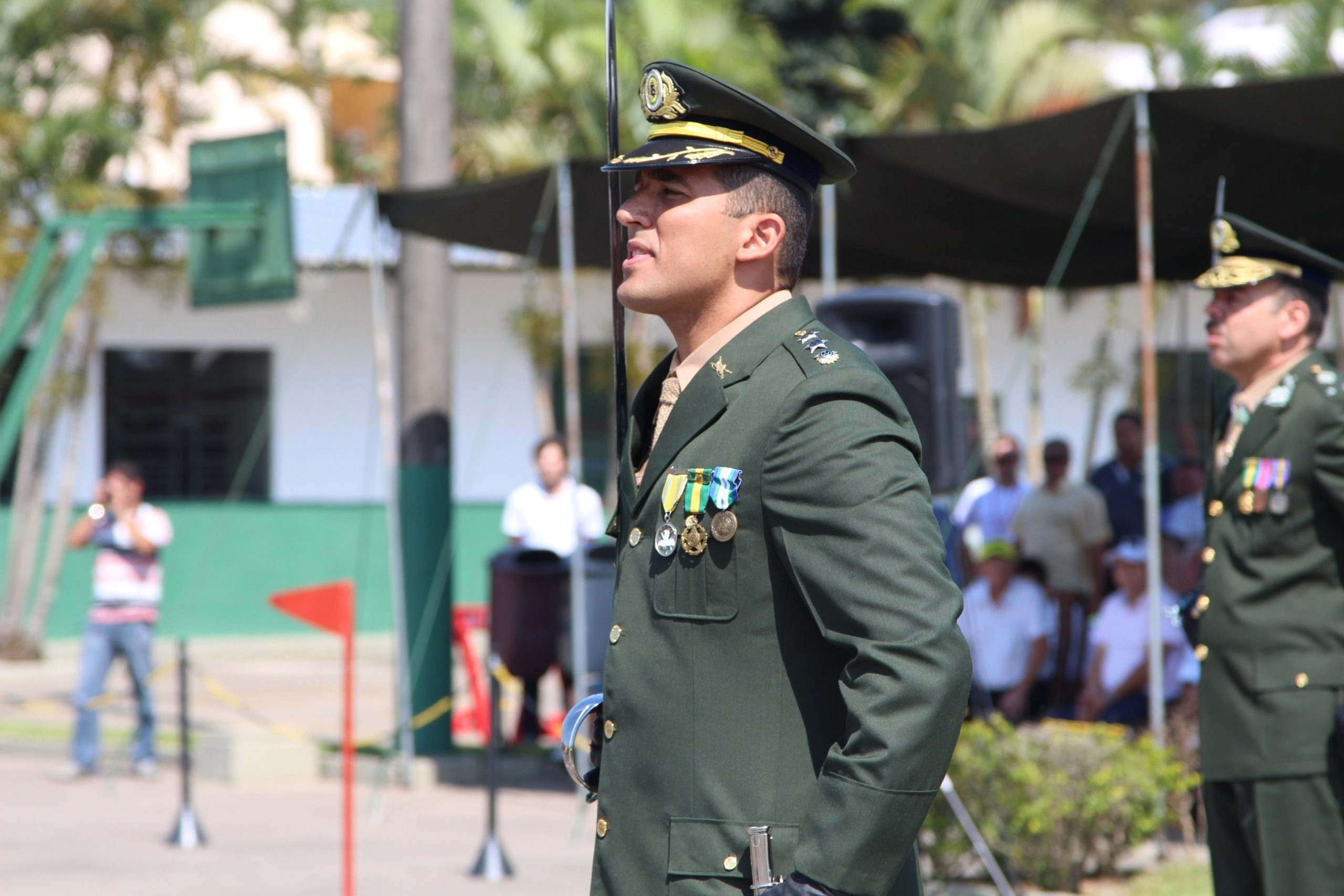 You are currently viewing AMUREL parabeniza novo comandante do Exército