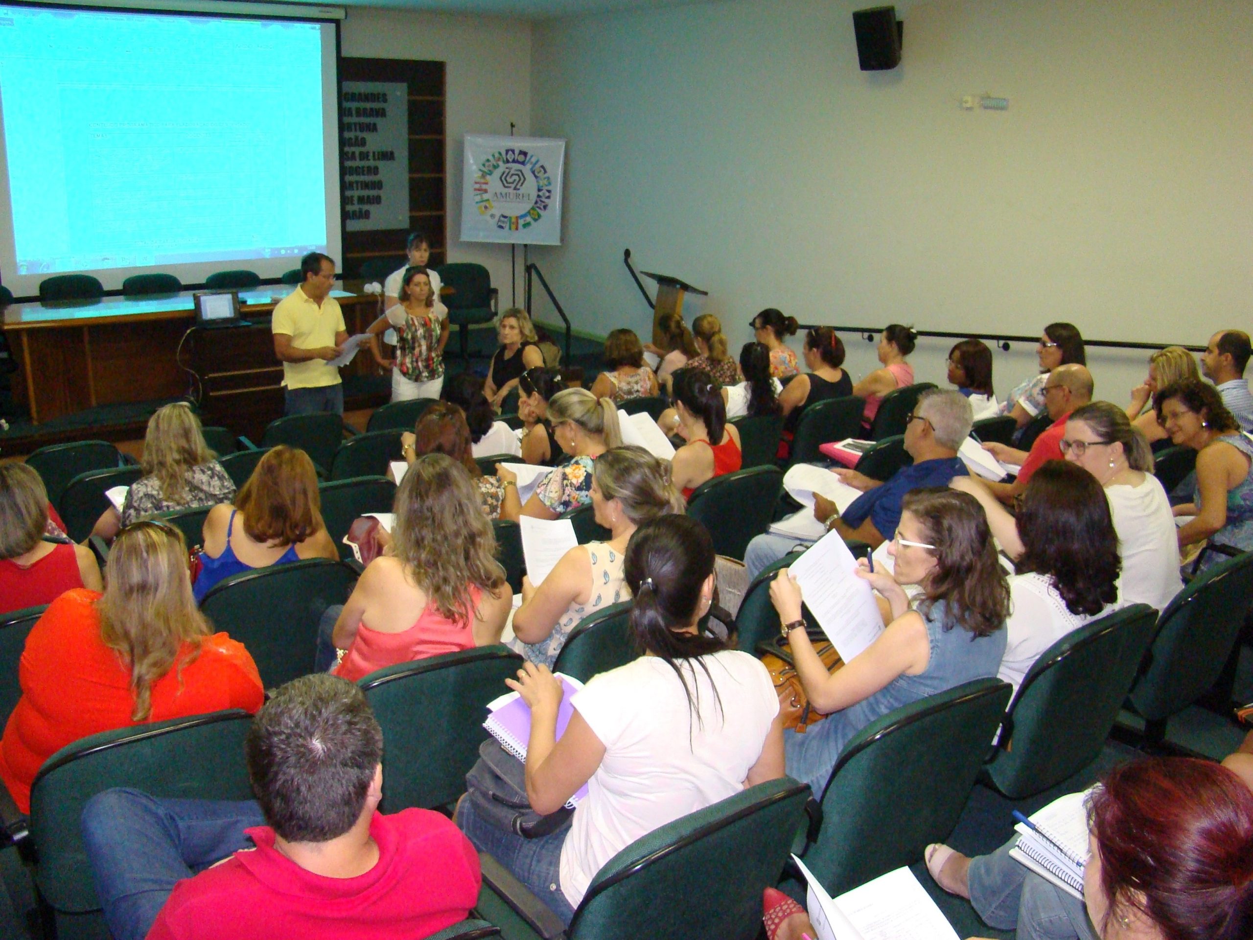 You are currently viewing Formação continuada para gestores de educação acontece na AMUREL