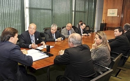 Read more about the article Movimento municipalista apresenta pauta prioritária aos presidentes da Câmara e do Senado