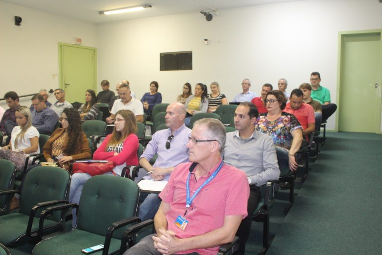 Read more about the article Imagens do treinamento para os Gestores Municipais de Convênios e Contratos – GMCs realizado nesta quarta, 26