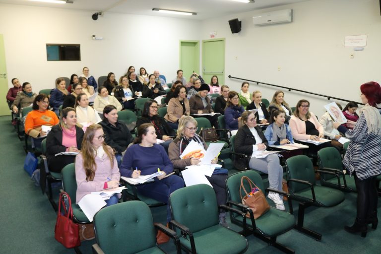 Read more about the article Curso teórico-prático de auriculoterapia teve mais uma aula na Amurel