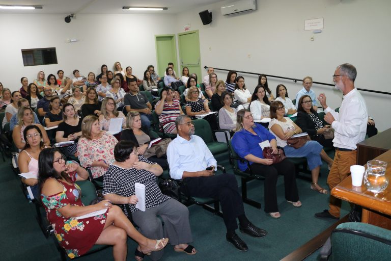 Read more about the article Colegiado de Educação promoveu palestra sobre crianças portadoras de necessidades especiais