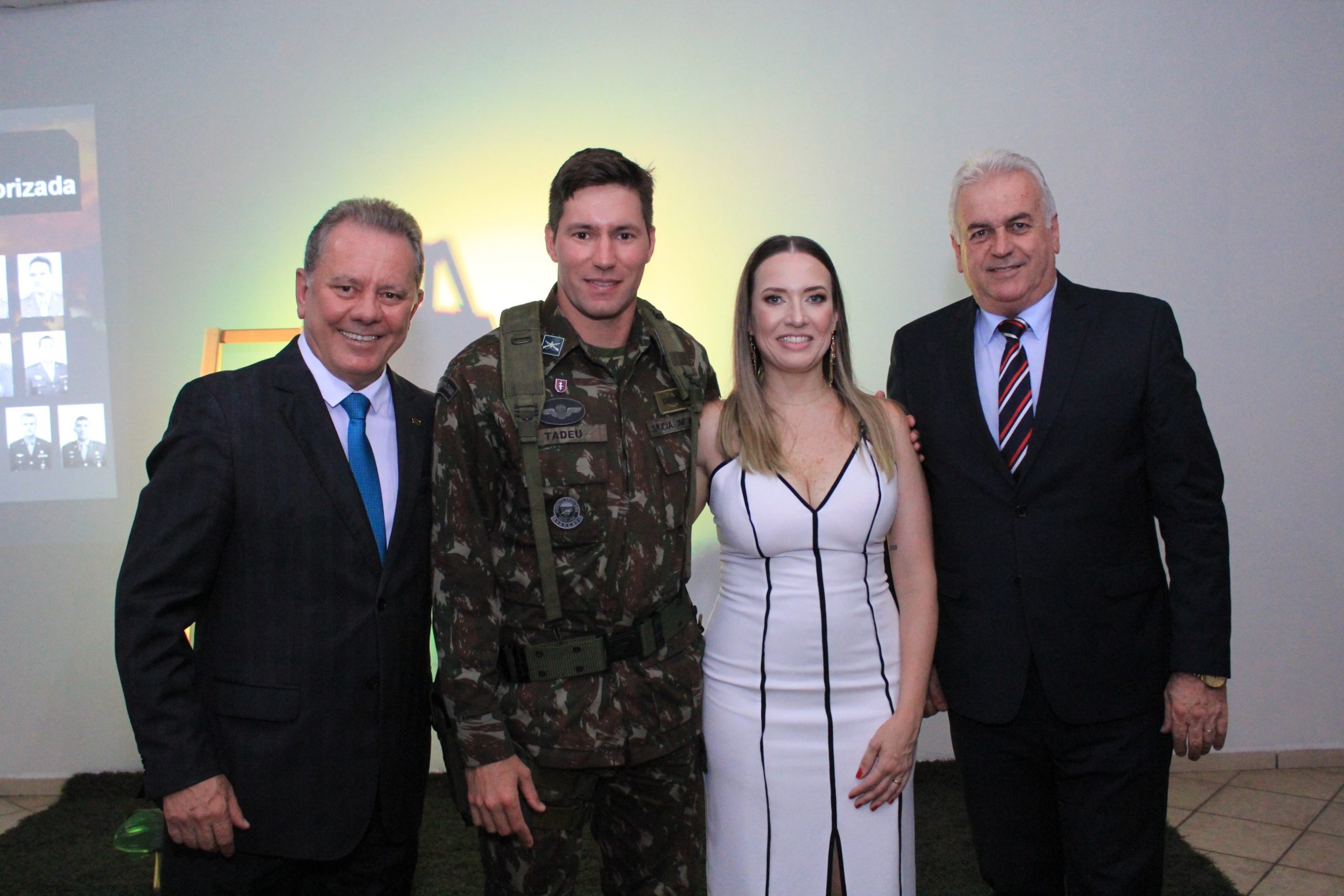 You are currently viewing Presidente Nivaldo participa de solenidade no Exército em Tubarão