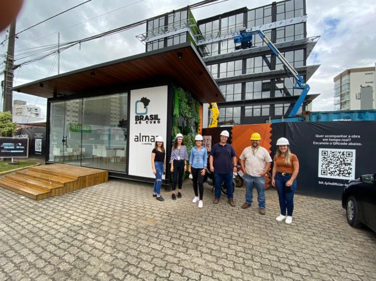 Read more about the article Engenheiros e arquitetos da Amurel visitam primeiro prédio de construção modular offsite do Brasil