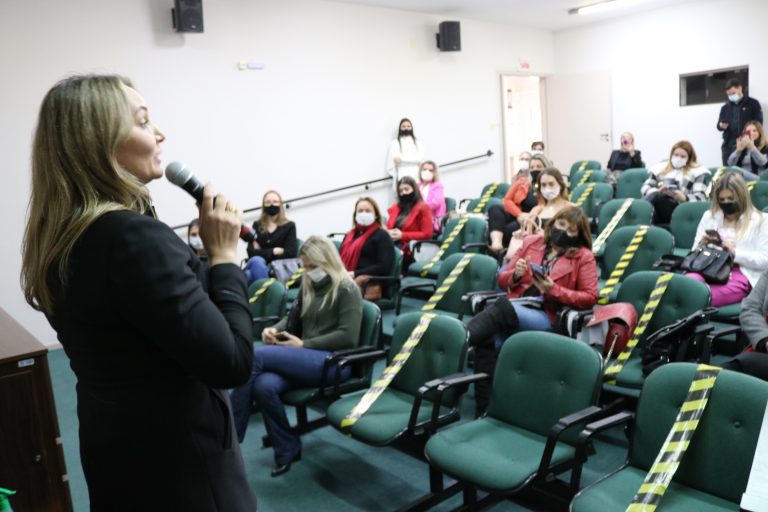 Read more about the article Encontro de vereadoras dos municípios da AMUREL tem presença de vice-governadora