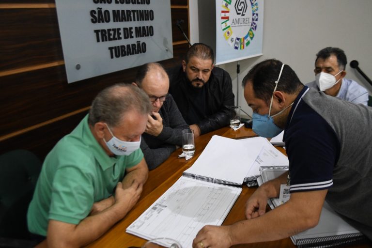 Read more about the article Prefeitos conhecem em detalhes os projetos e convênios em andamento conduzidos pelo Consórcio Intermunicipal Multifinalitário da Amurel