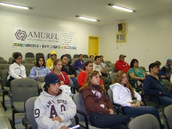 Read more about the article Estudantes de Laguna visitam a AMUREL