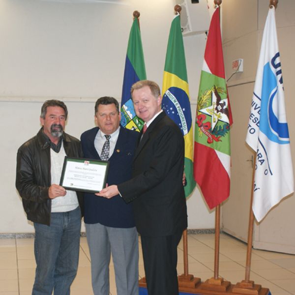 Read more about the article FECAM completa 28 anos e concede Honra Municipalista