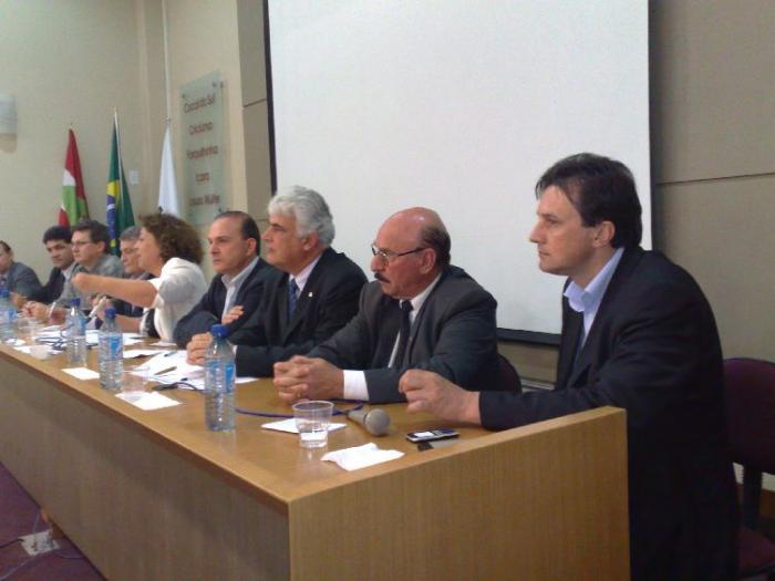 Read more about the article Prefeitos da AMUREL participaram do Fórum Parlamentar Catarinense