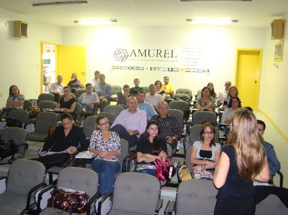 Read more about the article Curso de Cerimonial Público e Protocolo da Amurel vai até esta quarta-feira