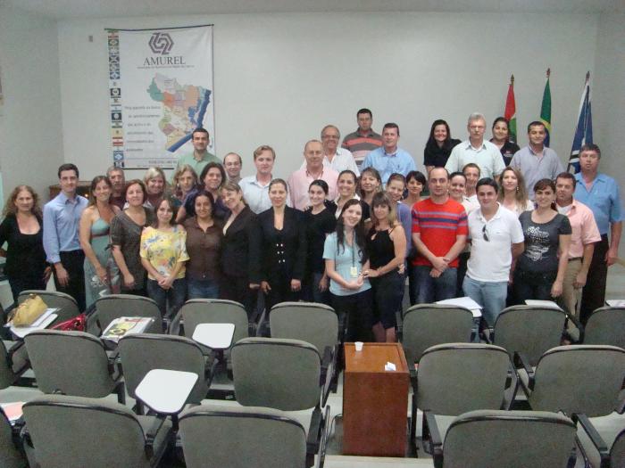 You are currently viewing Participantes elogiam Curso de Cerimonial Público e Protocolo, ministrantes e iniciativa da AMUREL