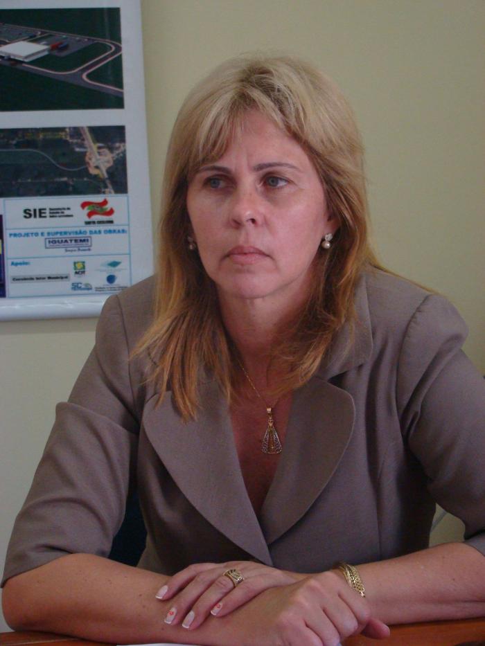 Read more about the article Nova presidenta da AMUREL busca informações sobre movimento municipalista