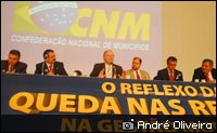 Read more about the article Prefeitos elaboram manifesto e aprovam Dia Nacional em Defesa dos Municípios