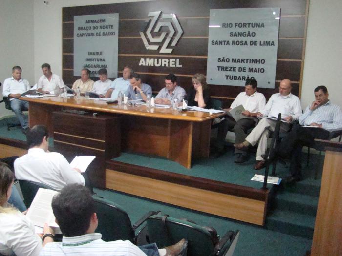 Read more about the article AMUREL promoveu uma das mais movimentadas assembléias de sua história