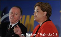 Read more about the article Dilma Rousseff responde a questões municipalistas durante a Marcha