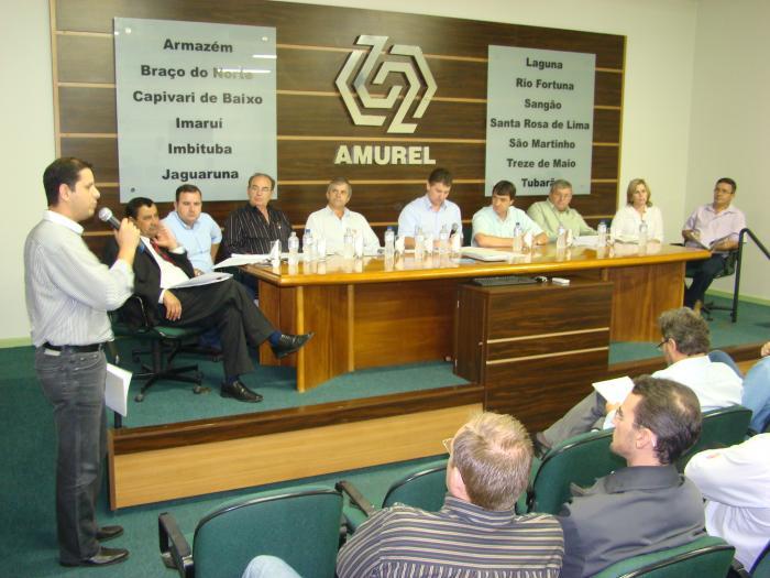 You are currently viewing Presidente da AMUREL Celso Heidemann convoca prefeitos e presidentes das câmaras de vereadores associados para Assembléia Geral Ordinária