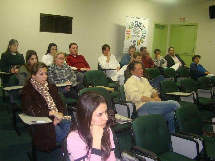 You are currently viewing Prefeitura de Tubarão trata de planejamento estratégico da atenção básica na AMUREL