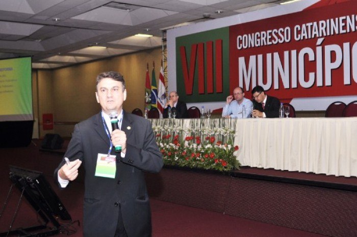 Read more about the article Debate sobre Finanças encerra VIII Congresso Catarinense de Municípios