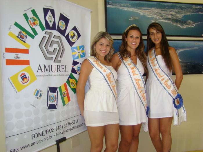 Read more about the article Rainha e princesas do Festival Nacional do Camarão visitam a AMUREL