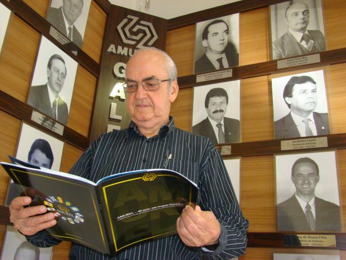 Read more about the article Ex-presidente da AMUREL Hênio Bez visita a Associação