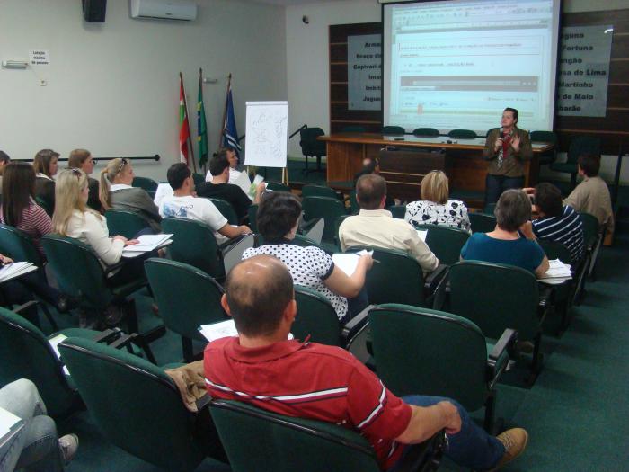 Read more about the article Seminário de orientação sobre: Alterações no Cadastro de Produtor Rural e Recolhimento FUNRURAL após decisão STF é realizado na AMUREL