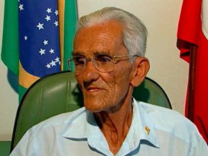 Read more about the article Prefeito de 94 anos assume o Município de Dom Macedo Costa (BA)