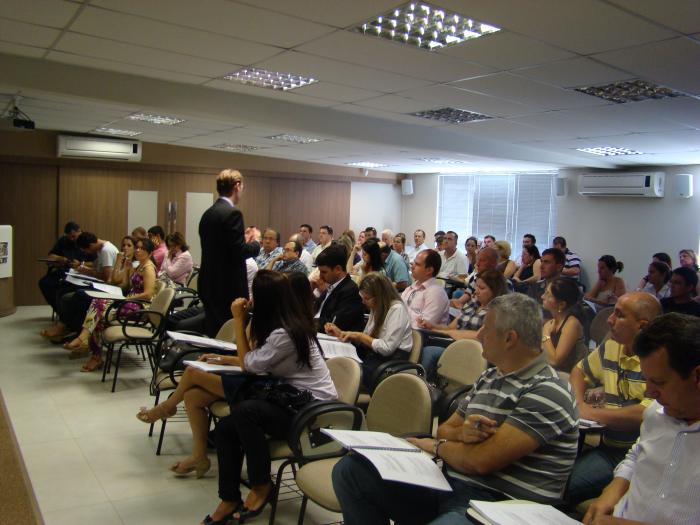 Read more about the article AMUREL e EGEM promovem curso sobre condutas vedadas em ano eleitoral