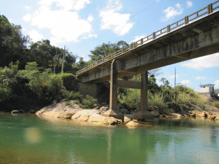 Read more about the article AMUREL elabora projeto de alargamento de cabeceira de ponte sobre Rio Tubarão