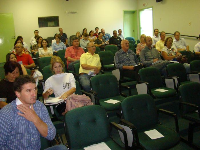 You are currently viewing Seminário para novos gestores da AMUREL encerra com palestras sobre assistência social, saúde, defesa civil e desenvolvimento sustentável