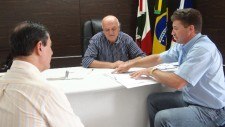 You are currently viewing Prefeito e vice recebem visita do Diretor Executivo da Amurel