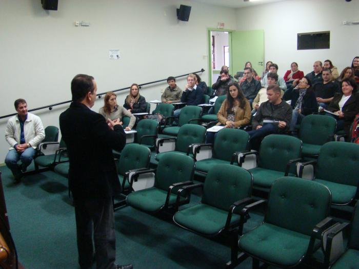 Read more about the article Curso de formação de pregoeiros na AMUREL prossegue até amanhã (2)