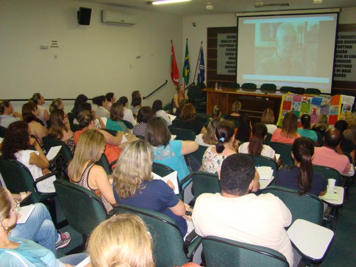 Read more about the article Diretores e assistentes pedagógicos da região se reúnem no auditório da AMUREL