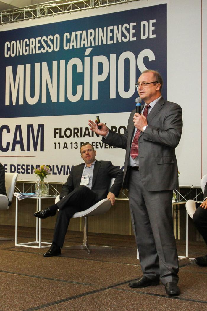 Read more about the article Presidente da FECAM encerra o XII Congresso Catarinense de Municípios