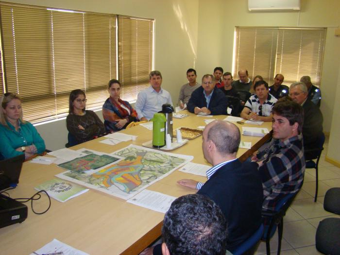 You are currently viewing Fatma participa de reunião do Colegiado do Meio Ambiente na AMUREL