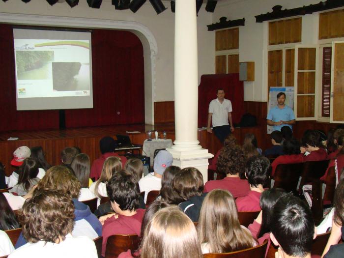 Read more about the article Colégio São José recebe representantes do Comitê da Bacia Hidrográfica