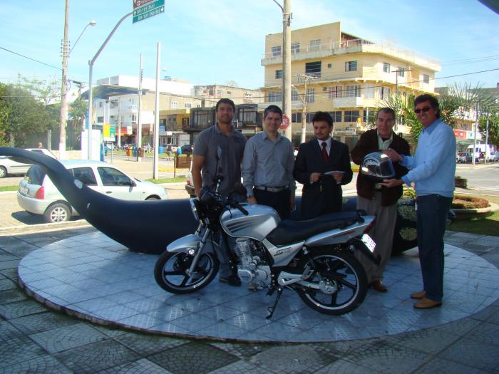 Read more about the article Sedurb de Imbituba recebe motocicleta para intensificar fiscalização