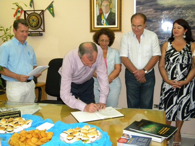 Read more about the article Valberto assume a prefeitura de Braço do Norte